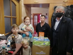 Еще четыре воткинских семьи получили помощь в рамках акции