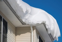 Осторожно, снег на крыше!