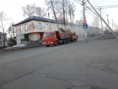 В Воткинске продолжается ямочный ремонт