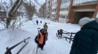 С небольшими передышками снег продолжает заваливать Воткинск. По прогнозам, после обеда интенсивность осадков ещё усилится