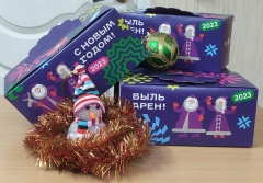 В Воткинске продолжается выдача новогодних подарков
